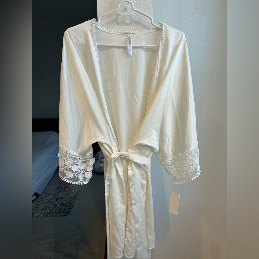 Brand new Flora Nikrooz bridal robe (with tags). Size M/L